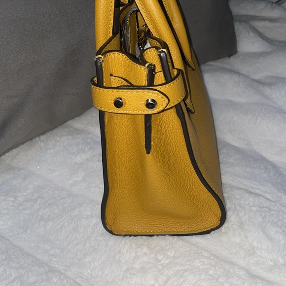 Furla Pin Ladies Mini Yellow

Ginestra Leather Tote New With Tags - Picture 3 of 10